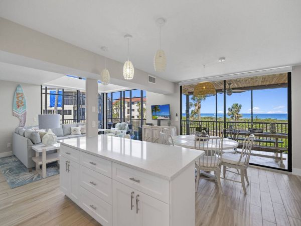 Sanibel Oceanfront Town Home With 3 Bedrooms