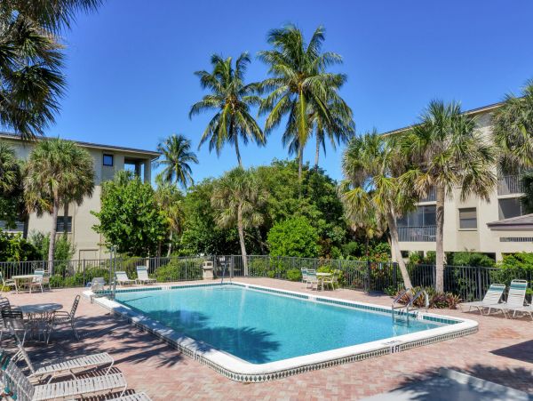 GULF VIEWS SANIBEL ON THE BEACH CONDO