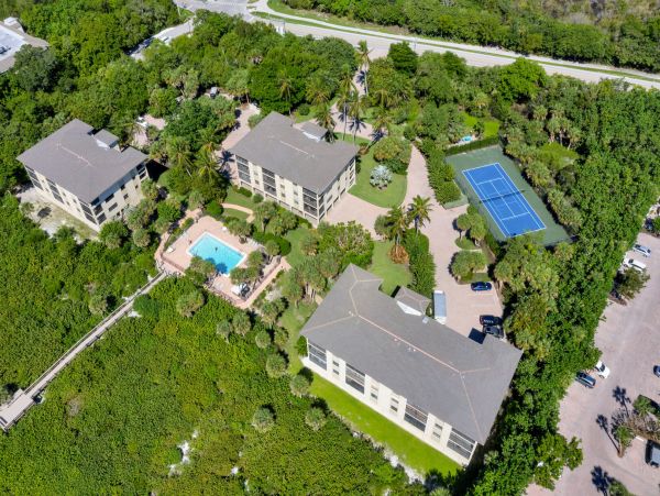 GULF VIEWS SANIBEL ON THE BEACH CONDO