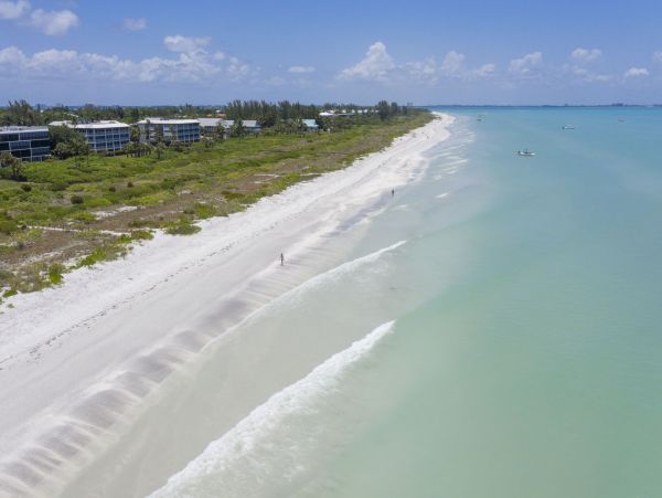 Stroll To Sanibell Islands Most Amazing Beaches