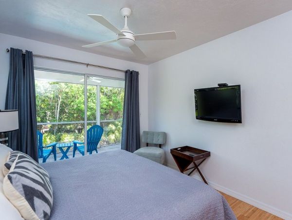 Sanibel Four Bedroom Vacation Home with Pool