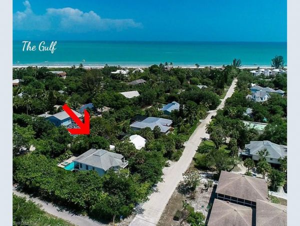 Sanibel Four Bedroom Vacation Home with Pool