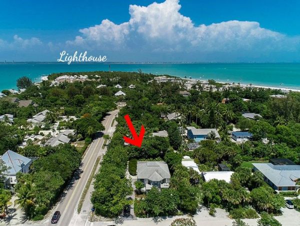 Sanibel Four Bedroom Vacation Home with Pool