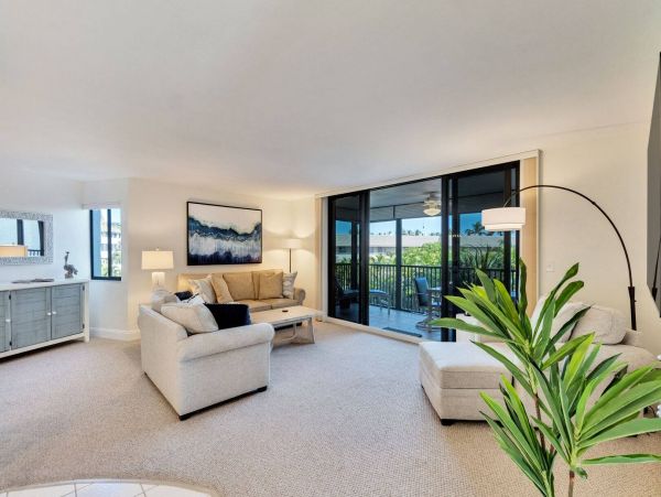 Sanibel Vacation Condo 2 Bedroom, Balcony, Pool & Tennis Courts