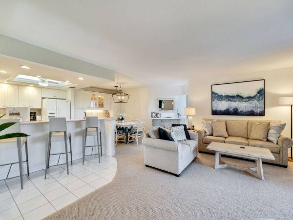 Sanibel Vacation Condo 2 Bedroom, Balcony, Pool & Tennis Courts