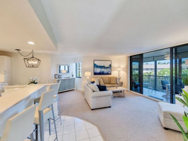 Sanibel Vacation Condo 2 Bedroom, Balcony, Pool & Tennis Courts