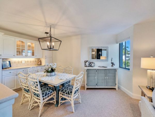 Sanibel Vacation Condo 2 Bedroom, Balcony, Pool & Tennis Courts