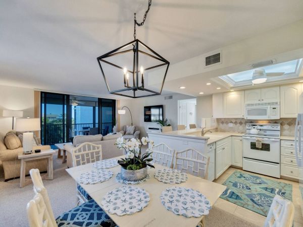 Sanibel Vacation Condo 2 Bedroom, Balcony, Pool & Tennis Courts