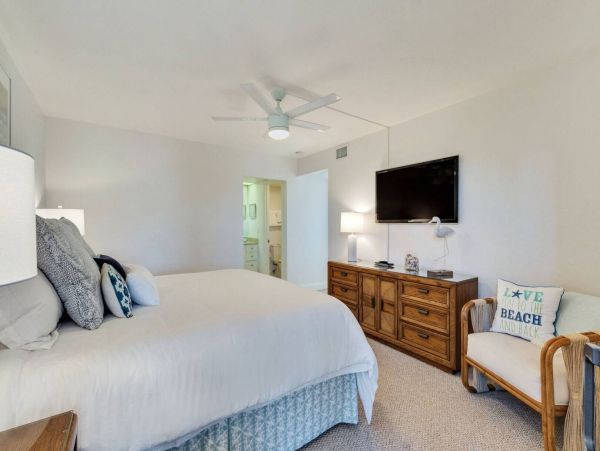 Sanibel Vacation Condo 2 Bedroom, Balcony, Pool & Tennis Courts