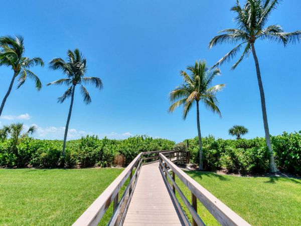 Sanibel Vacation Condo 2 Bedroom, Balcony, Pool & Tennis Courts