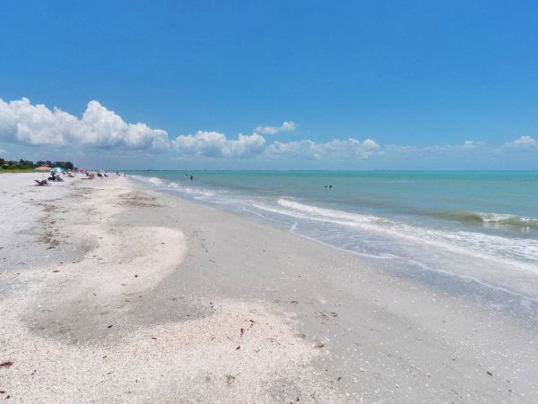Sanibel Vacation Condo 2 Bedroom, Balcony, Pool & Tennis Courts