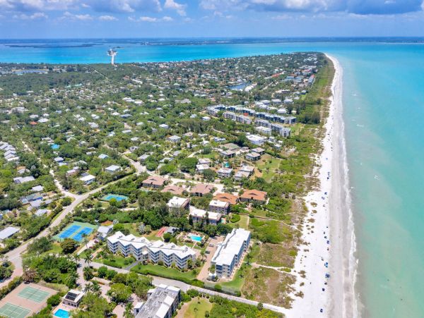 Sanibel Vacation Condo 2 Bedroom, Balcony, Pool & Tennis Courts