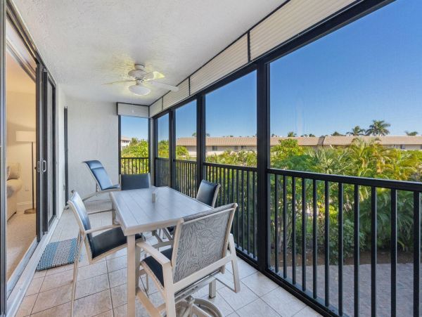 Sanibel Vacation Condo 2 Bedroom, Balcony, Pool & Tennis Courts