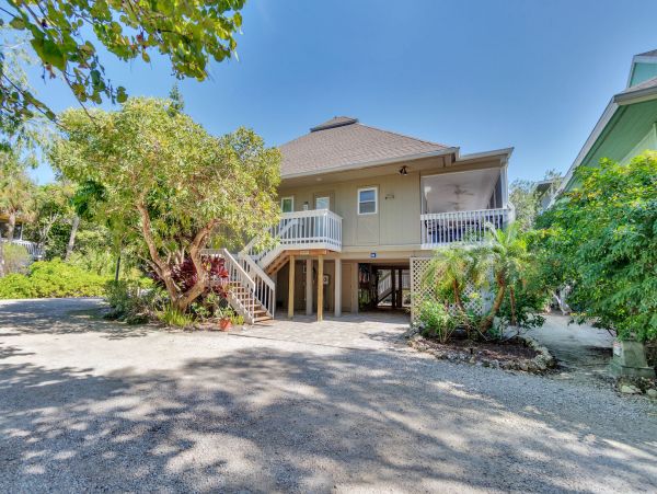 Captiva Charming Three Bedroom Vacation Residence.