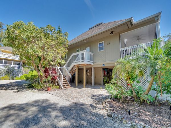 Captiva Charming Three Bedroom Vacation Residence.