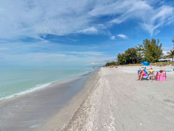 Captiva Charming Three Bedroom Vacation Residence.