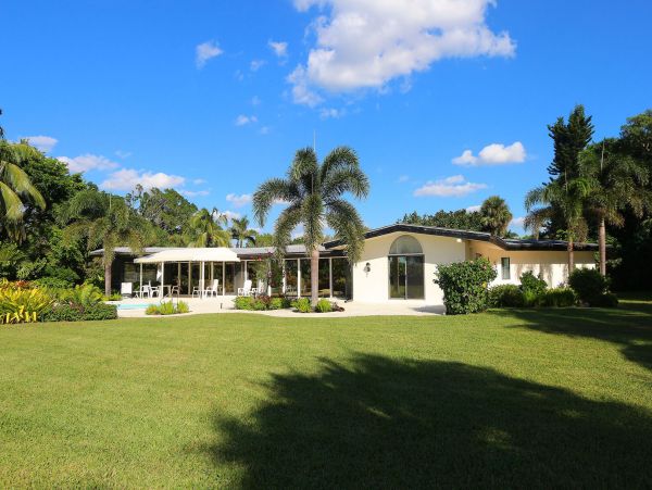 Beachfront Naples Vacation Home With Private Pool