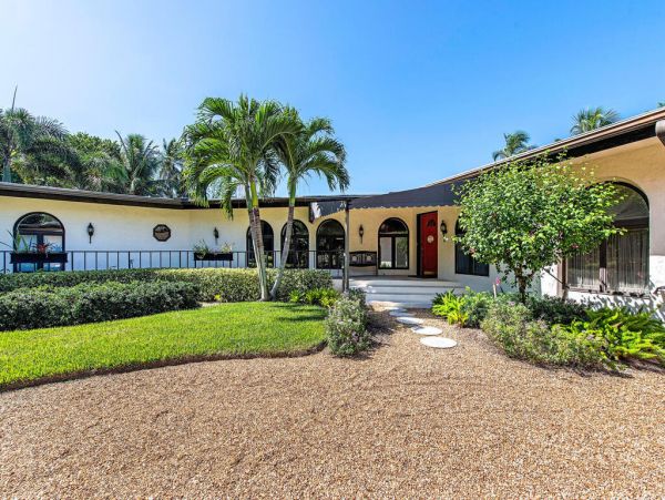 Beachfront Naples Vacation Home With Private Pool