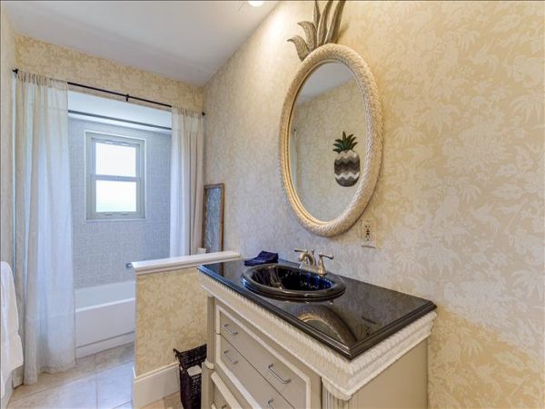 Elegant Vacation Rental with 4 Bedrooms in Naples