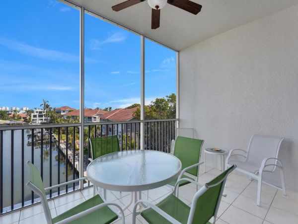 Naples Vacation Condo Three Bedroom Walk to Beach