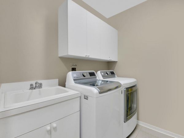 Naples Vacation Condo Three Bedroom Walk to Beach