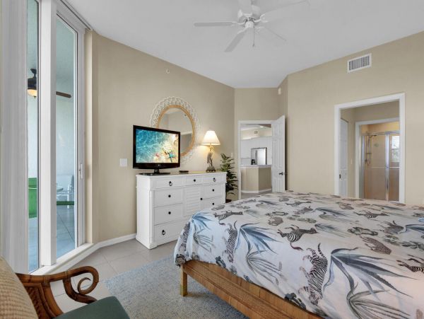 Naples Vacation Condo Three Bedroom Walk to Beach