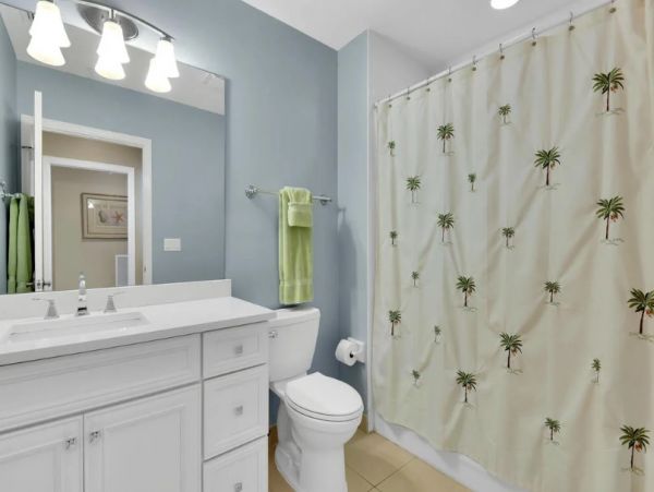 Naples Vacation Condo Three Bedroom Walk to Beach