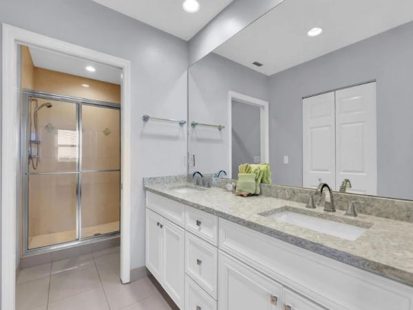 Naples Vacation Condo Three Bedroom Walk to Beach