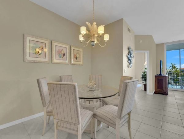 Naples Vacation Condo Three Bedroom Walk to Beach