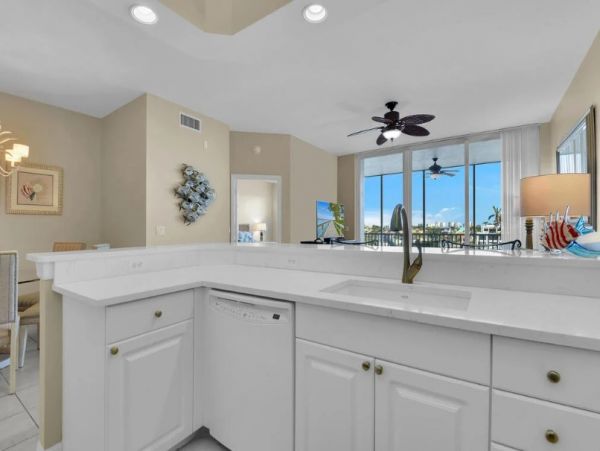 Naples Vacation Condo Three Bedroom Walk to Beach