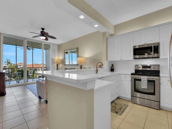 Naples Vacation Condo Three Bedroom Walk to Beach
