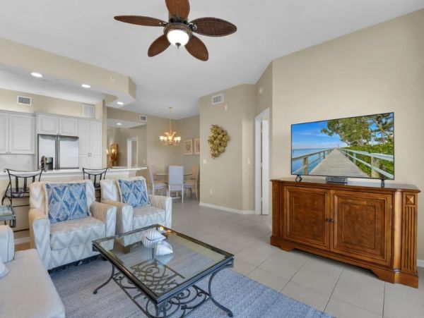 Naples Vacation Condo Three Bedroom Walk to Beach
