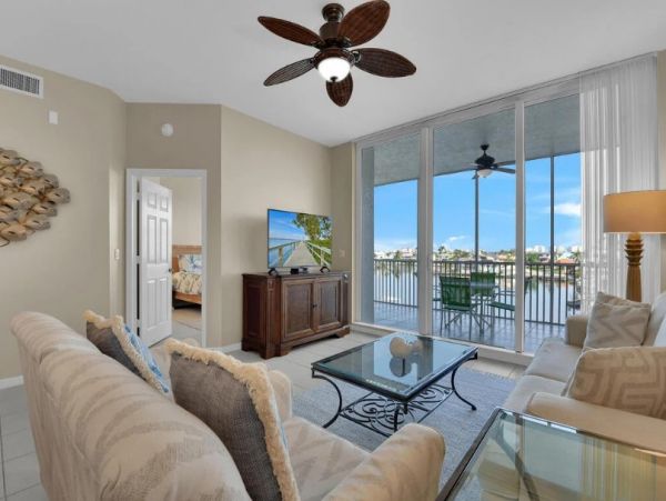 Naples Vacation Condo Three Bedroom Walk to Beach