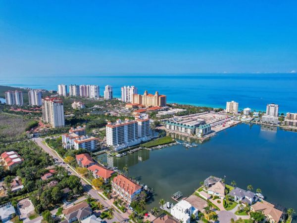 Naples Vacation Condo Three Bedroom Walk to Beach