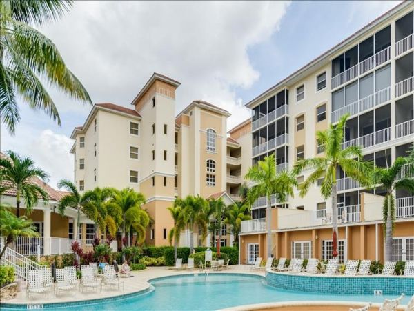 Naples Vacation Condo Three Bedroom Walk to Beach