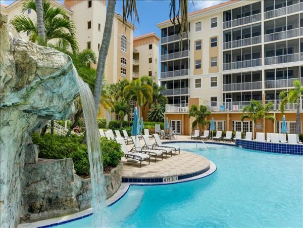 Naples Vacation Condo Three Bedroom Walk to Beach
