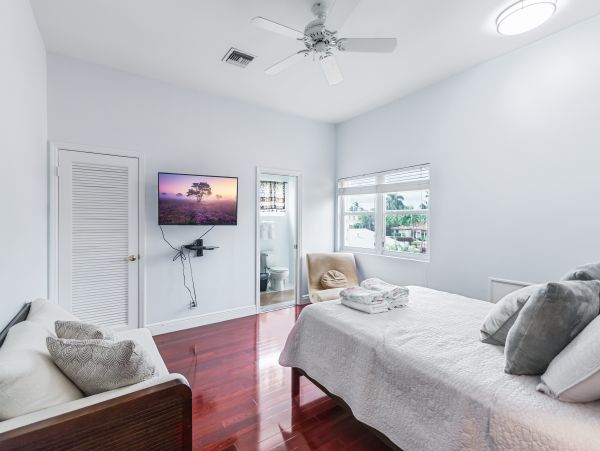 Fort Lauderdale Luxury Five Bedroom Vacation Home