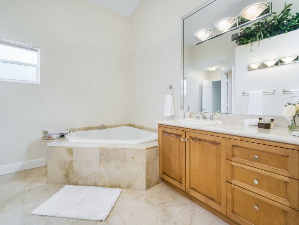 Fort Lauderdale Luxury Five Bedroom Vacation Home