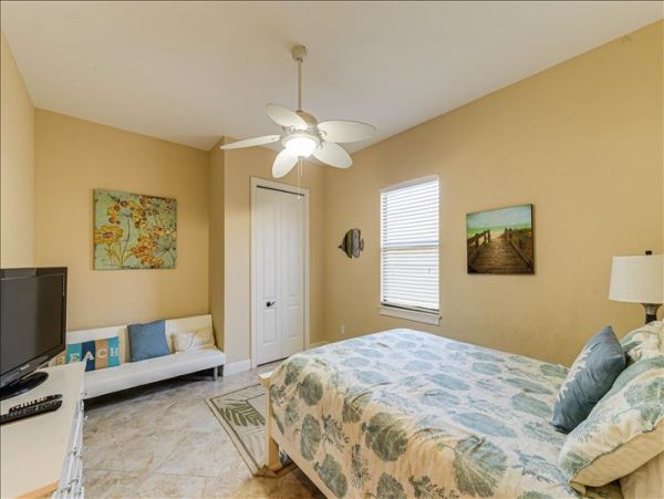 Naples Gorgeous Vacation Home with Pool and Spa 4 Bedrooms