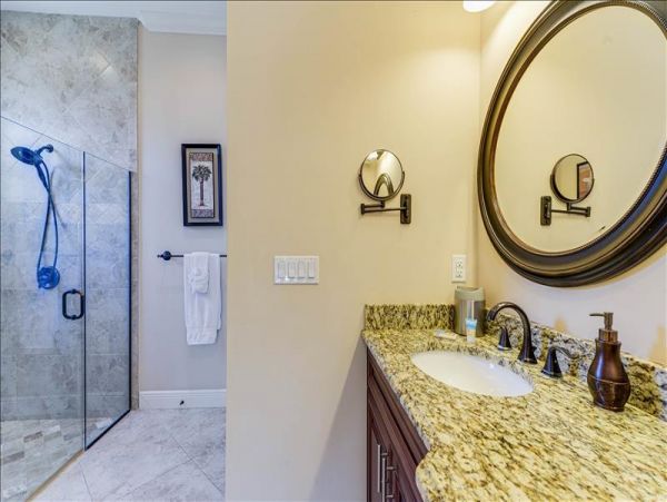 Naples Gorgeous Vacation Home with Pool and Spa 4 Bedrooms