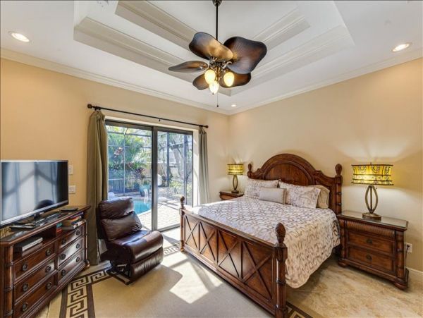 Naples Gorgeous Vacation Home with Pool and Spa 4 Bedrooms