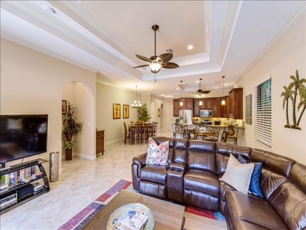 Naples Gorgeous Vacation Home with Pool and Spa 4 Bedrooms