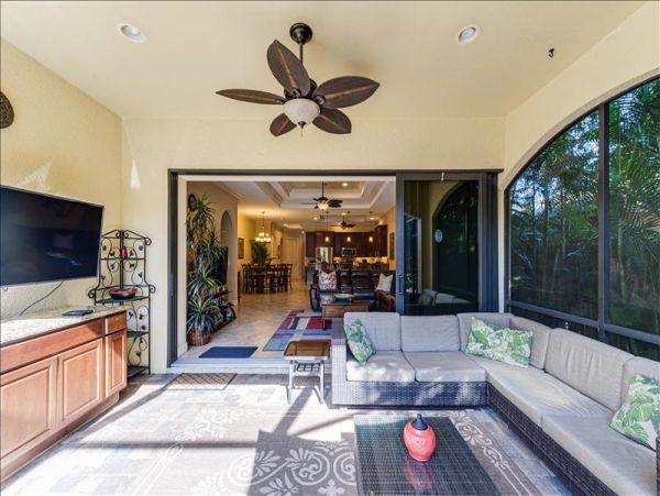 Naples Gorgeous Vacation Home with Pool and Spa 4 Bedrooms