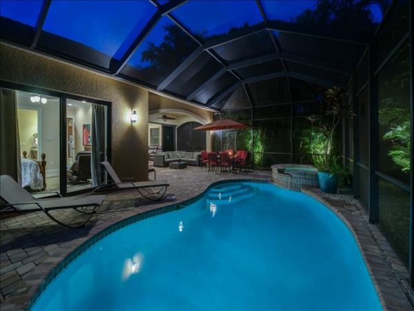 Naples Gorgeous Vacation Home with Pool and Spa 4 Bedrooms