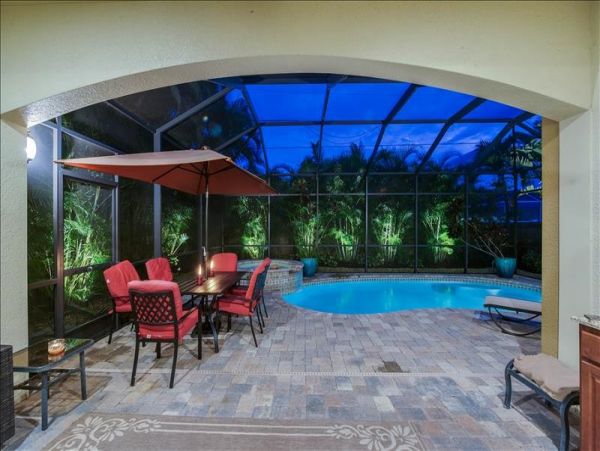 Naples Gorgeous Vacation Home with Pool and Spa 4 Bedrooms