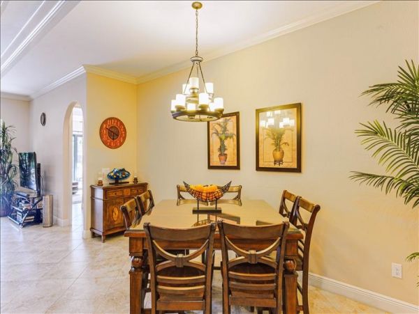 Naples Gorgeous Vacation Home with Pool and Spa 4 Bedrooms