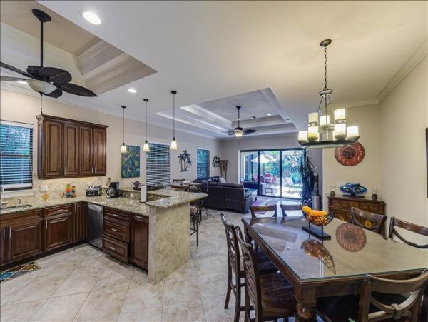 Naples Gorgeous Vacation Home with Pool and Spa 4 Bedrooms