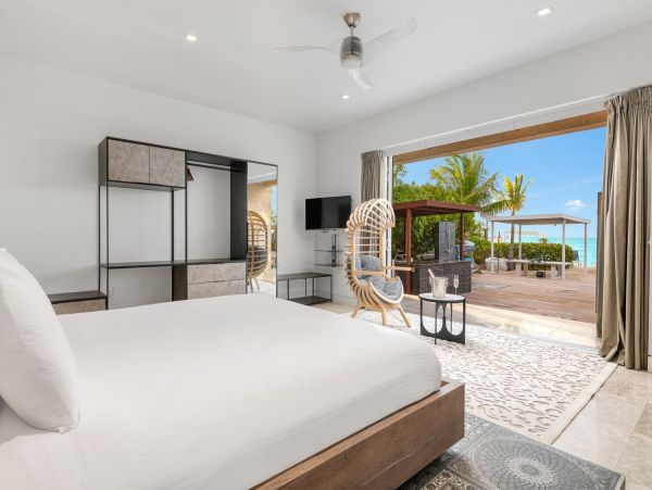 Oceanview Turks and Caicos Pool Home Plus Guest House