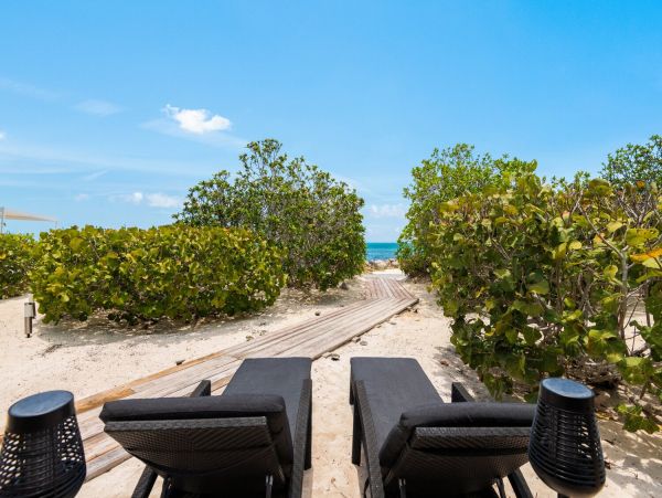 Oceanview Turks and Caicos Pool Home Plus Guest House