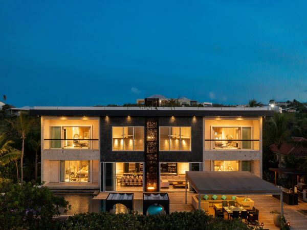 Oceanview Turks and Caicos Pool Home Plus Guest House
